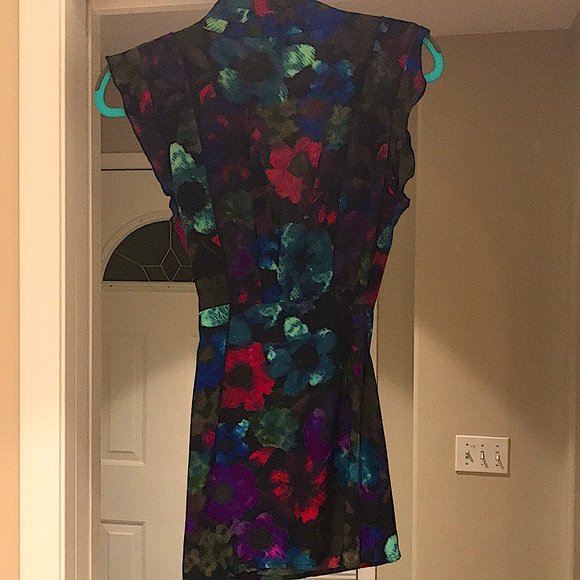 EUC Anthropologie FEI wrap silk floral top size 4 - Picture 7 of 7